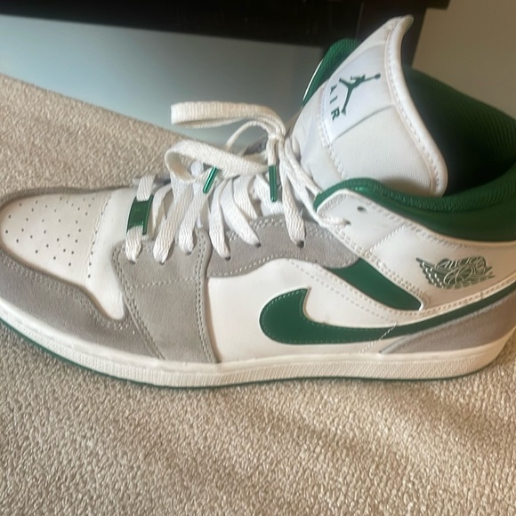Jordan 1 Mid SE Gray Pine